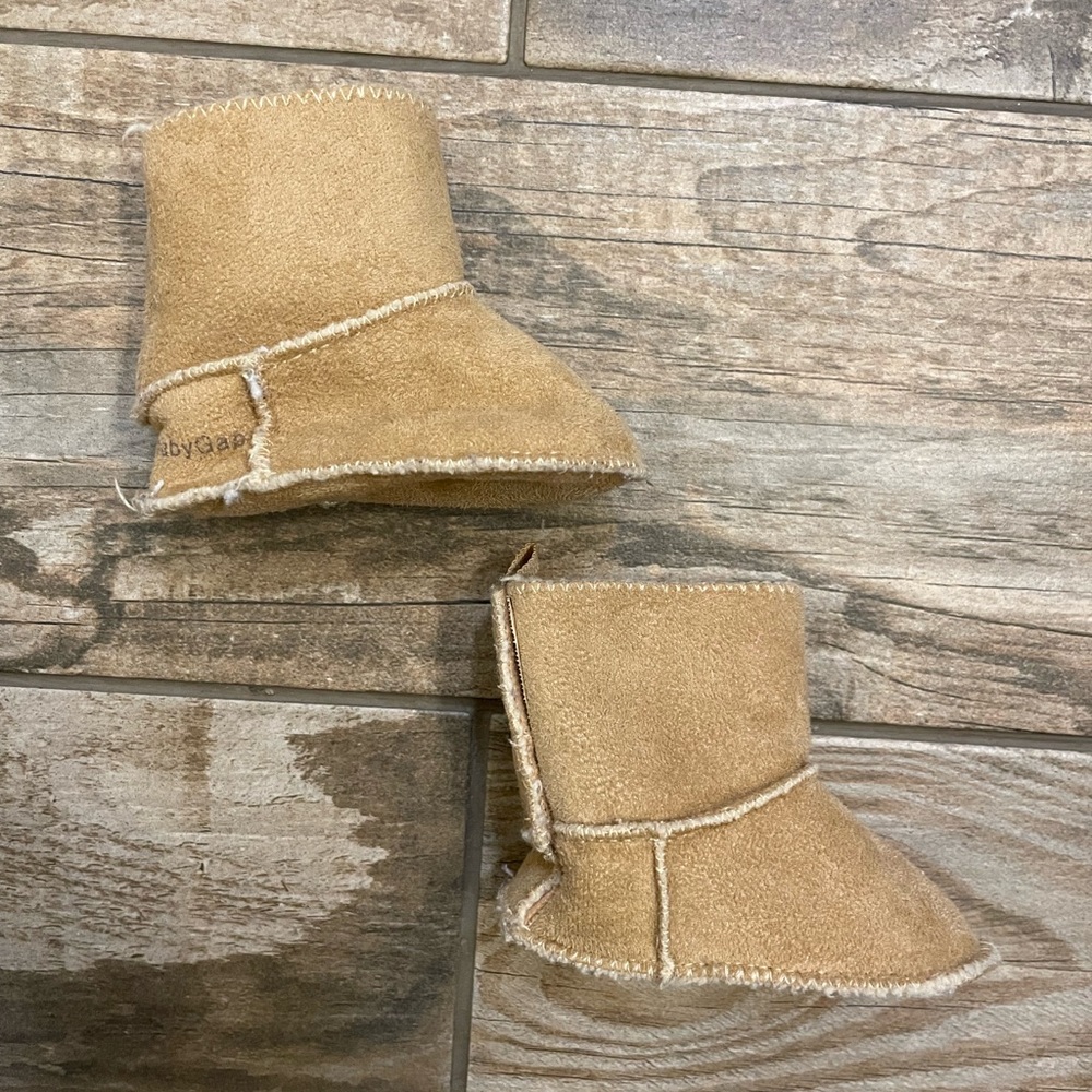 Baby Gap Soft Bottom Ugg Style Crib Shoes
